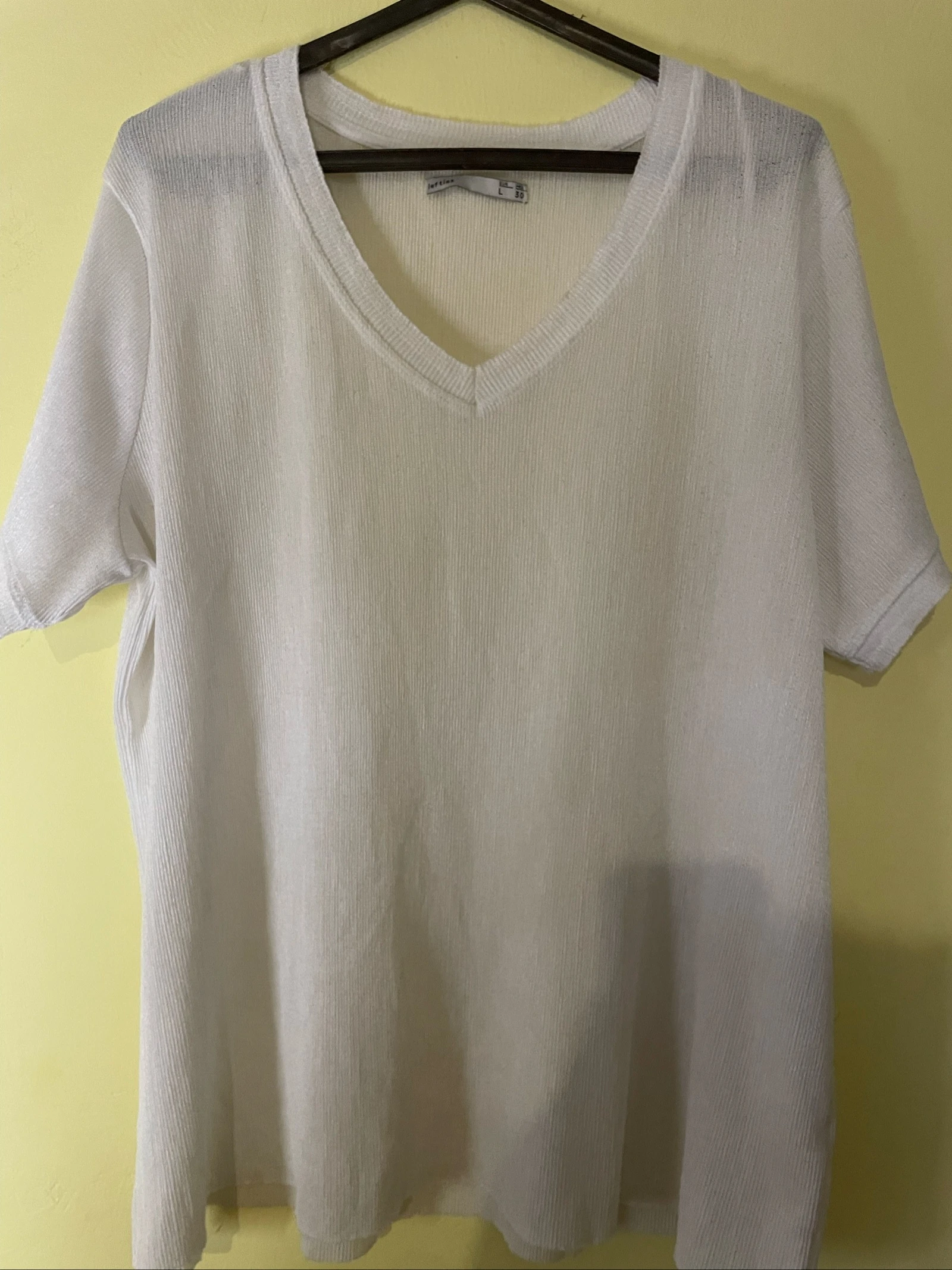 Satijnwitte lange tuniek / blouse met V-hals en zakken met strik – photo 2
